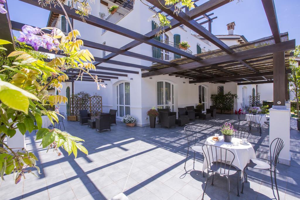 Residence Casa Bianca Marina di Massa Exterior photo